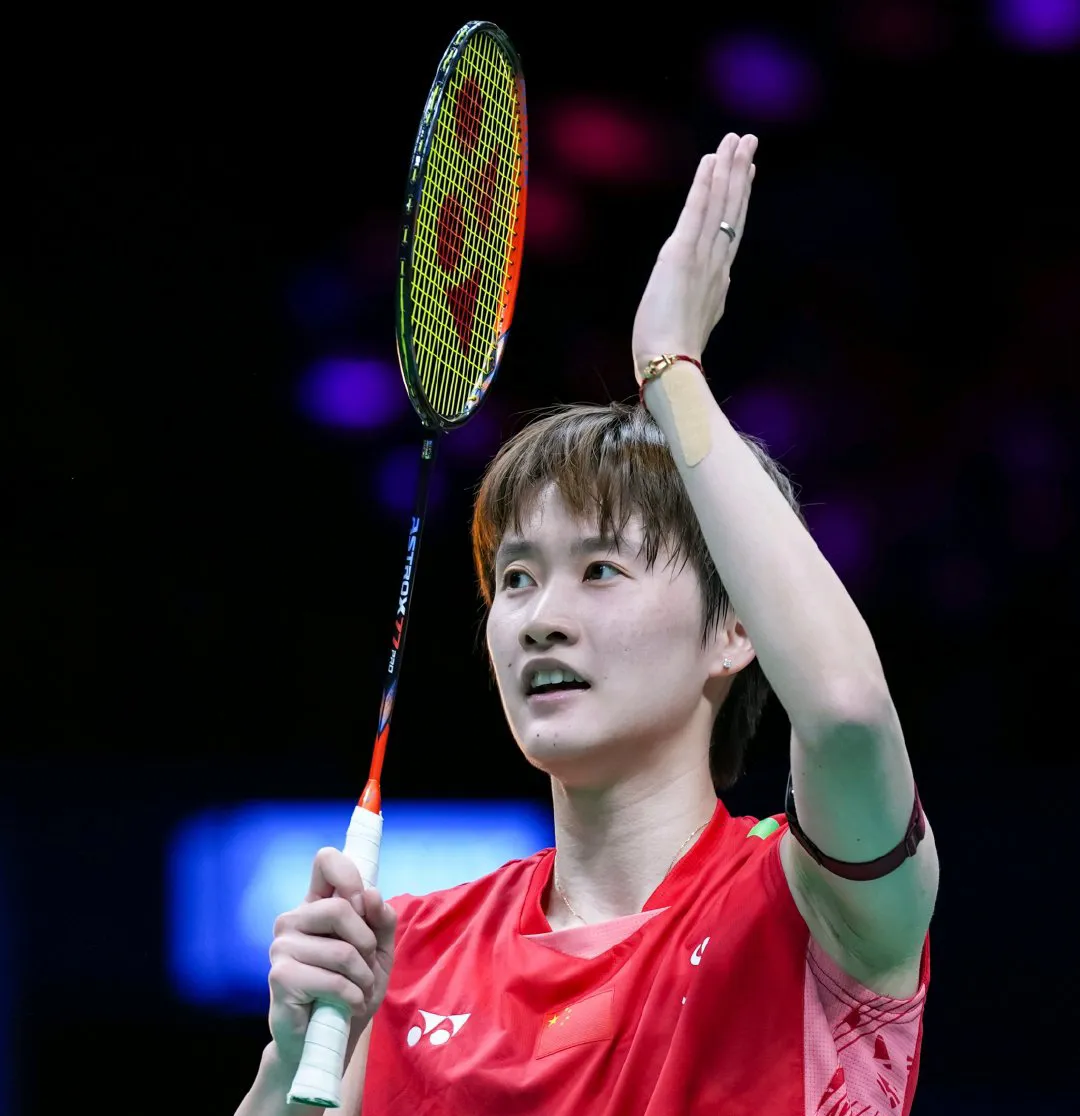 爱游戏2026-马来西亚队横扫韩国队，陈雨菲点燃赛场