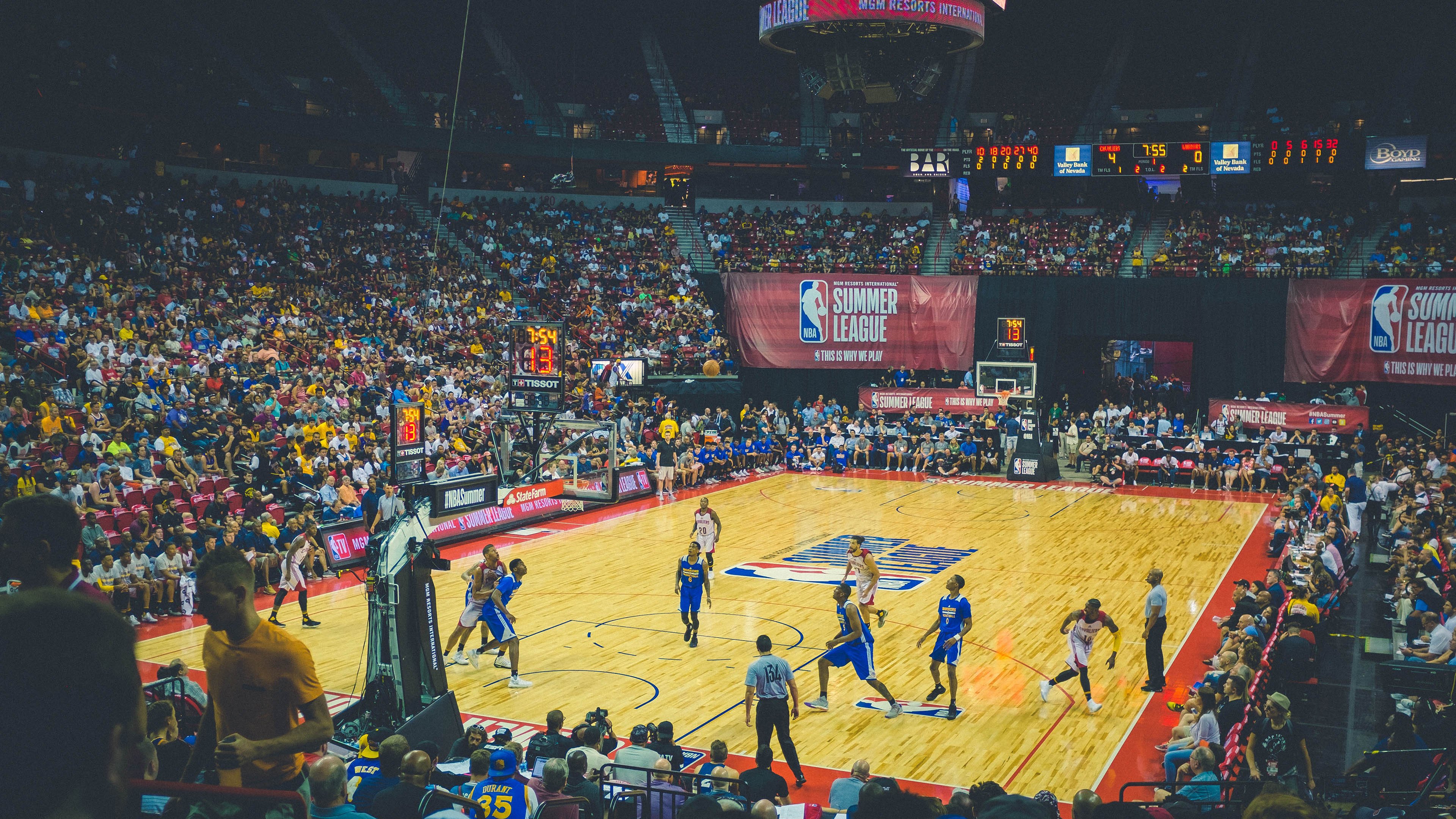 ayx世界杯2026-舞台越大越强，当拉文遇上雄鹿与勇士的史诗对决